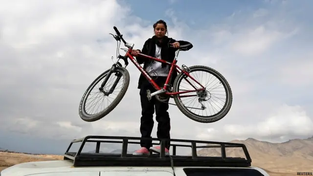 Afghanistan's Women's National Cycling Team, अफ़ग़ानिस्तान की महिला साइकलिंग टीम की लड़कियां