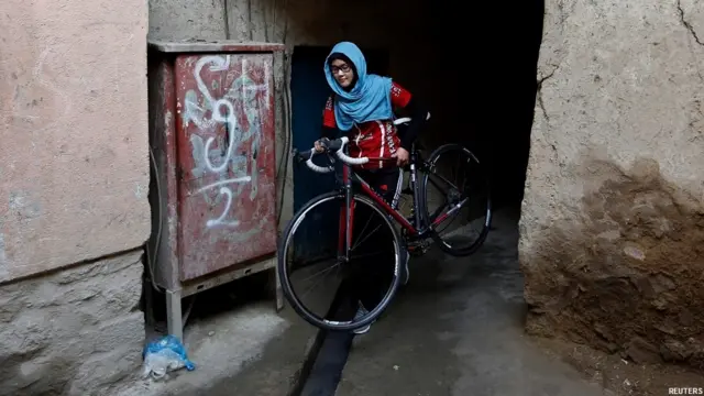 Afghanistan's Women's National Cycling Team, अफ़ग़ानिस्तान की महिला साइकलिंग टीम की लड़कियां