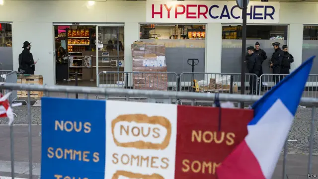 Супермаркет Hypercacher перед открытием