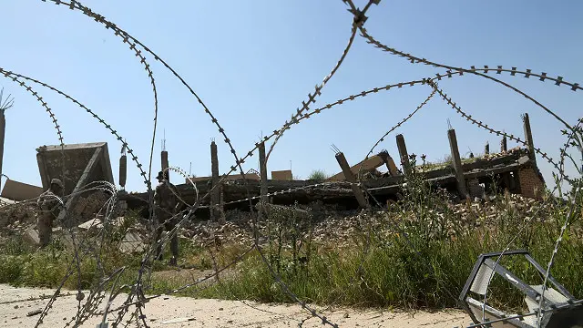 په تېر اګست کې "اسلامي دولت" ډلې اعلان وکړ چې د صدام حسین قبر یې په بشپړه توګه ویجاړ کړی، خو د سیمې چارواکو دا خبر رد کړی او وویل چې هرڅه یې لوټل شوي او لږ زیان قبر ته هم اوښتی دی.