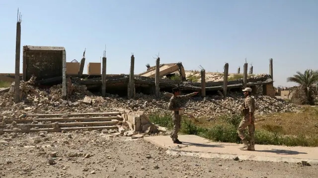 صدام کےمقبرے پر قبضہ اس وقت ہوا جب اتوار کو تکریت کے جنوب و شمال میں لڑائی میں شدت آئی اور عراقی افوج نے اعلان کیا کہ وہ اڑتالیس گھنٹوں میں تکریت کے مرکزتک پہنچ جائیں گے