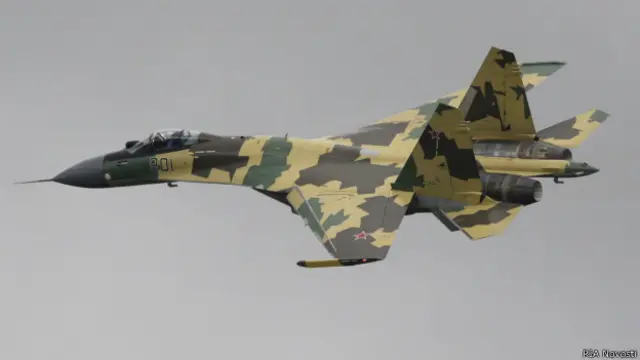 Su-35 rất được hâm mộ tại các hội chợ hàng không bởi nó có khả năng trình diễn rất ngoạn mục