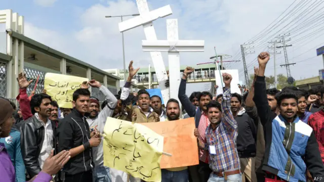 پولیس نے سو کے قریب مسیحی شہریوں کو حراست میں لے چکی ہے