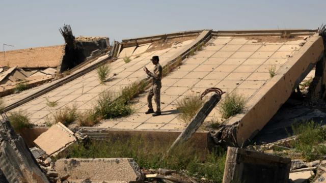 Разрушенный мавзолей Саддама Хусейна