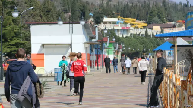 Более 96% граждан полуострова высказались за присоединение к России. Референдум проводился при участии российских военных