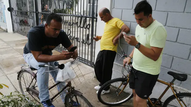 ویسٹ فیلڈ شاپنگ سینٹر کا کہنا ہے ہم اس ڈیٹا کا استعمال اپنے صارفین کو نئے فیشن اور نئی پیش کش کے بارے میں اطلاع دینے کے لیے کریں گے