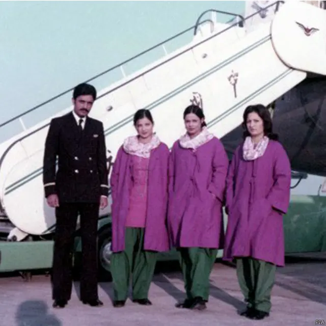 1975 سے 1986 کے دوران برطانوی فیشن ڈیزائنر سر ہارڈی آمیس نے پاکستان کی قومی فضائی کمپنی کے عملے کے ملبوسات ڈیزائن کیے۔