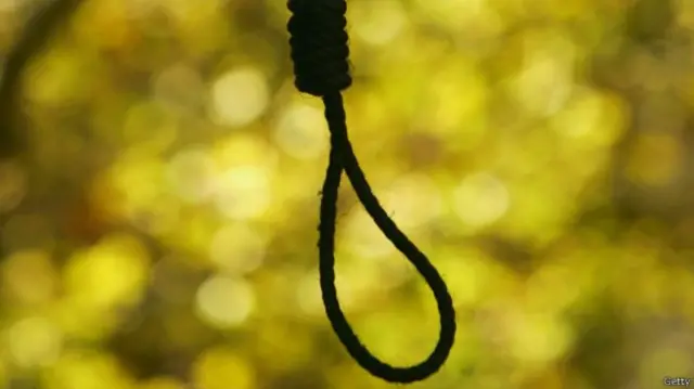 اټکل دی، چې دا مهال پاکستان کې تر ۸۰۰۰ ډېر کسان د اعدام سزا په انتظار دي.