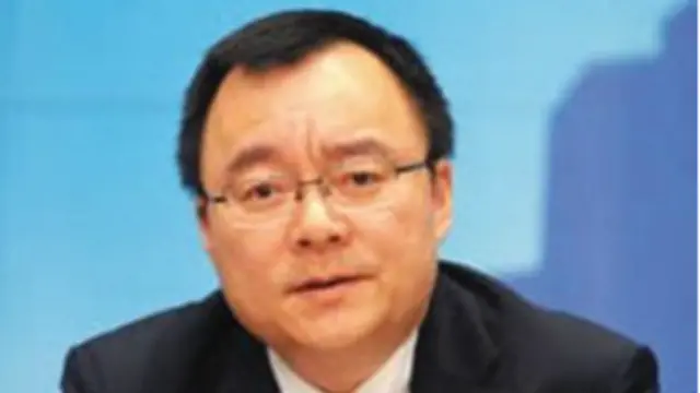 戴海波出生于1962年7月,他在大学时便涉及团务工作。