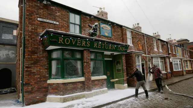 Film çəkilişlərində fasadlar tez-tez istifadə olunur