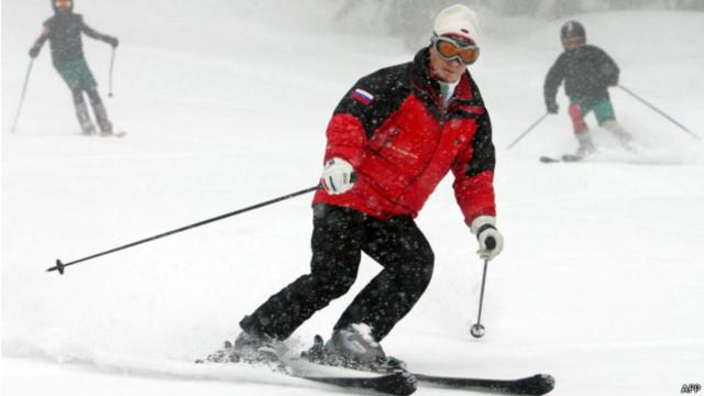 Владимир Путин катается на горных лыжах в Красной Поляне (20 февраля 2007 г.)