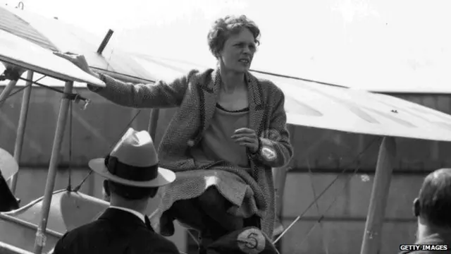 اس گڑھے کا نام ہوا بازی کی پیش رو خاتون امیلیا ایرہارٹ کی یاد میں ’ایر ہارٹ‘ رکھا گیا ہے