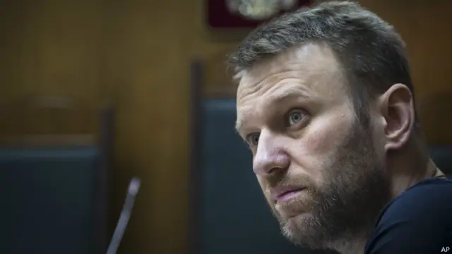 Навальный был арестован на 15 суток за раздачу листовок в метро. 6 марта оппозиционер вышел из спецприемника