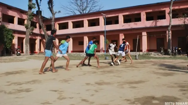 बिहार के बेगूसराय के बीहट में कबड्डी का खेल
