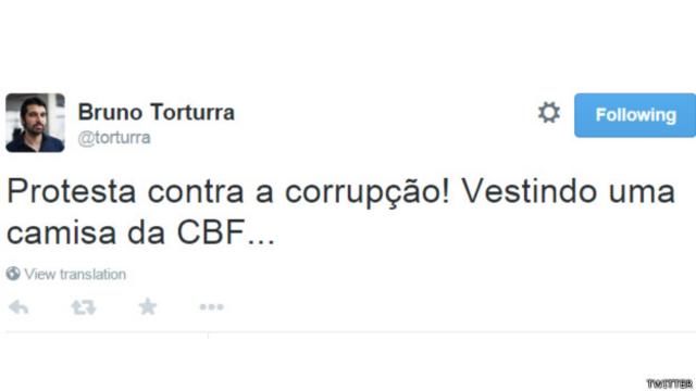 Bruno Torturra: "Protesta contra a corrupção! Vestindo uma camisa da CBF..."

