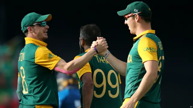 سڈنی میں بدھ کو کھیلے جانے والے ورلڈ کپ کے پہلے کوارٹر فائنل میچ میں سری لنکن بلے باز جنوبی افریقی بولرز کے سامنے نہ ٹھہر سکے۔