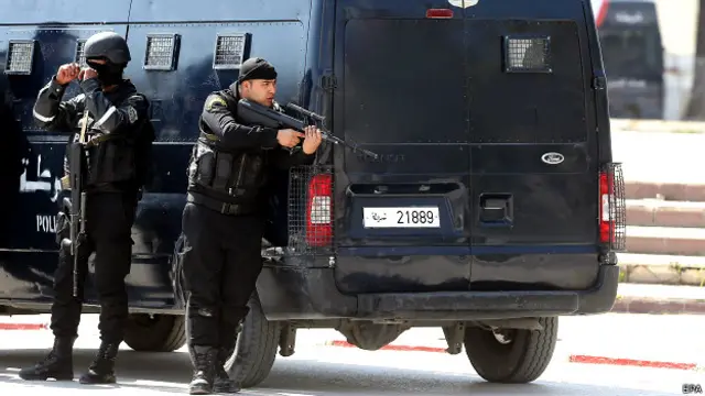 Полиция у здания музея