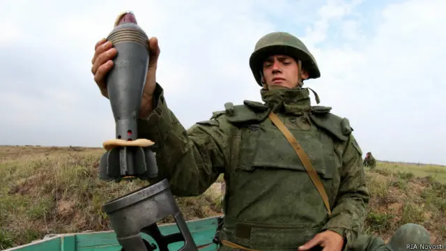 Солдат с минометом