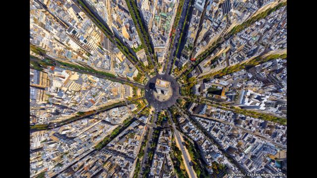 El Arco del Triunfo, París. AirPano, a través de Caters News Agency.
