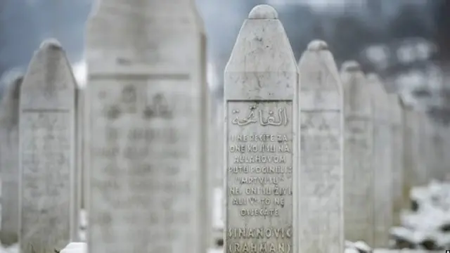 سربرینیتزا میں تین دن کے دوران تقریباً 8000 بوسنین مرد اور لڑکوں کو قتل کر دیا گیا تھا جو کہ ہالوکاسٹ کے بعد یورپ کی سر زمین پر سب سے بڑا ظلم ہے