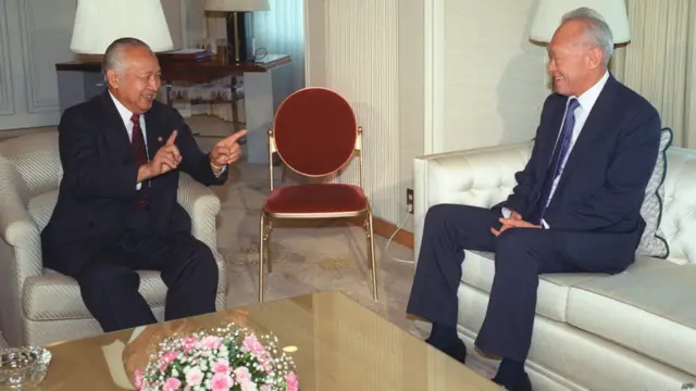 lee kuan yew dan suharto