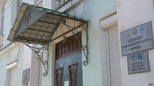 По некоторым данным, за последний год на Украину переехало 10 тысяч крымских татар.