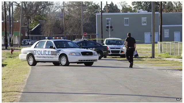 يعيش في نيو بون حوالي 1900 شخص من بورما الهاربين من ويلات العنف والاضطهاد في بلادهم