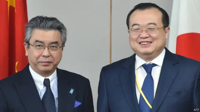 Thứ trưởng ngoại giao Nhật Shinsuke Sugiyama và Trợ lý Bộ trưởng Ngoại giao Lưu Kiến Siêu