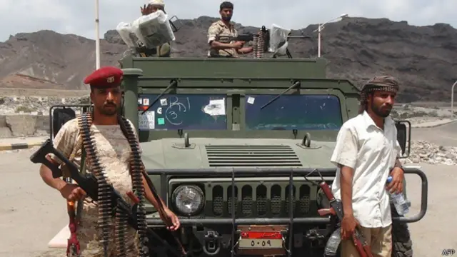 مسلحون من اللجان الشعبية الجنوبية في عدن