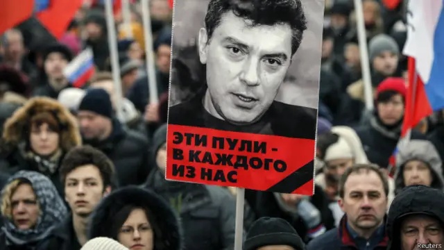 Почтить память убитого политика пришли на траурный марш 1 марта десятки тысяч человек