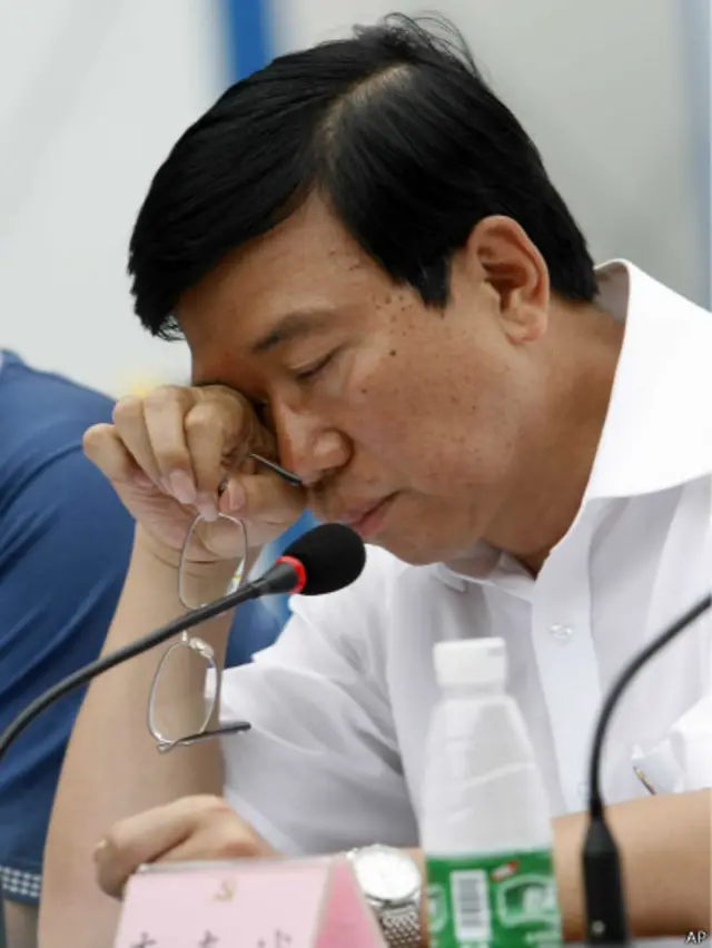 官方的信息显示,李春城利用其担任四川省成都市人民政府副市长等职期间,为他人谋利,并非法收受他人巨额财物和滥用职权。