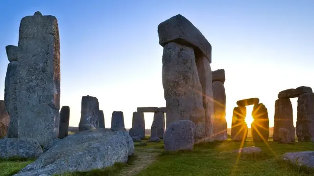 Người Anh coi Stonehenge là di sản nhân loại có 8000 tuổi