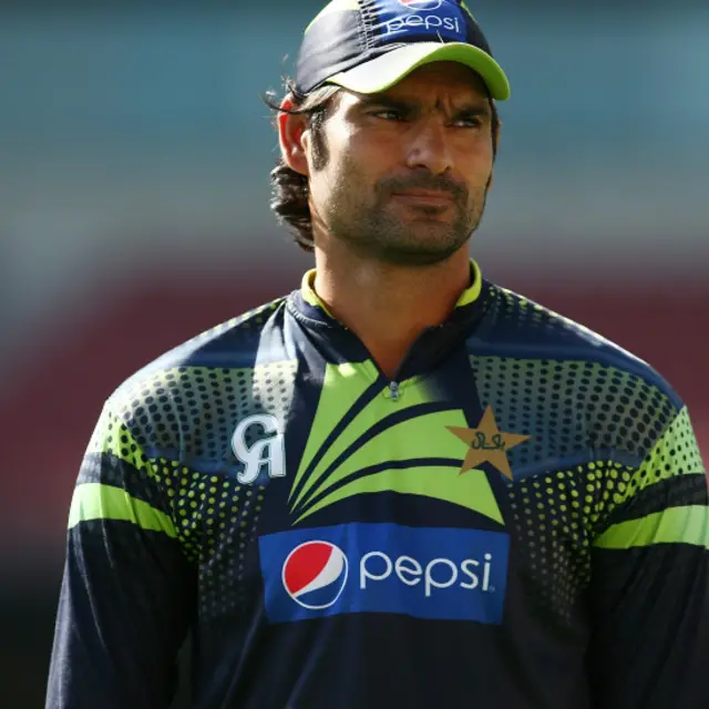 پاکستان کرکٹ بورڈ کے مطابق محمد عرفان زخمی ہونے کی وجہ سے ٹورنامنٹ سے باہر ہو چکے ہیں۔ البتہ وہ جمعرات کو گراونڈ میں فیلڈنگ کرتے ہوئے نظر آئے۔