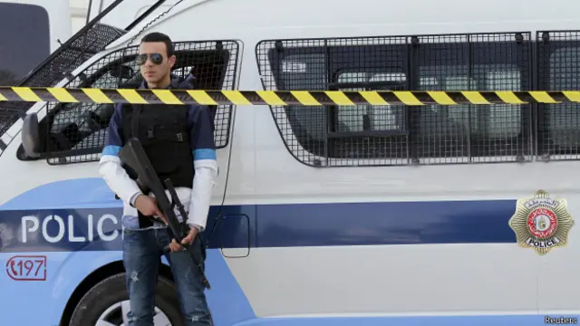 دولت تونس در واکنش به حمله به موزه باردو، ارتش را شهرهای مختلف این کشور مستقر کرده است