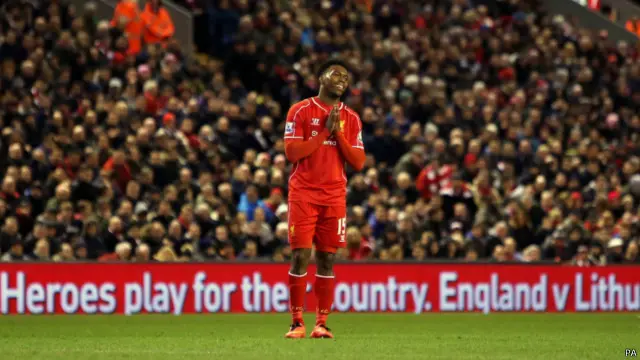 Daniel Sturridge yang telah pulih dari cedera mendapatkan tempatnya kembali.