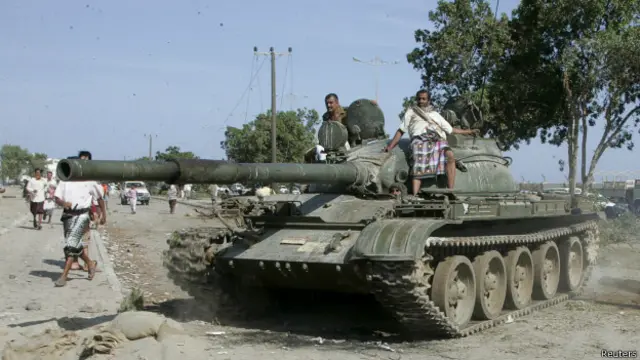 یمن میں موجود متحارب باغی گروہوں جن میں حوثی، القاعدہ اور دولتِ اسلامیہ بھی شامل ہیں کا تشدد دن بدن بڑھتا جا رہا ہے