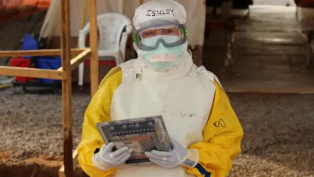 Komputer tablet yang digunakan dokter dan perawat di zona rawan Ebola dapat disucihamakan.