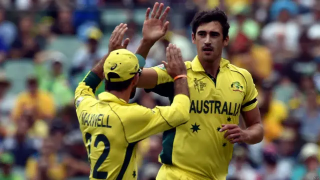 آسٹریلوی بولرز نے ابتدا سے ہی پاکستانی بلے بازوں کو دباؤ میں رکھا