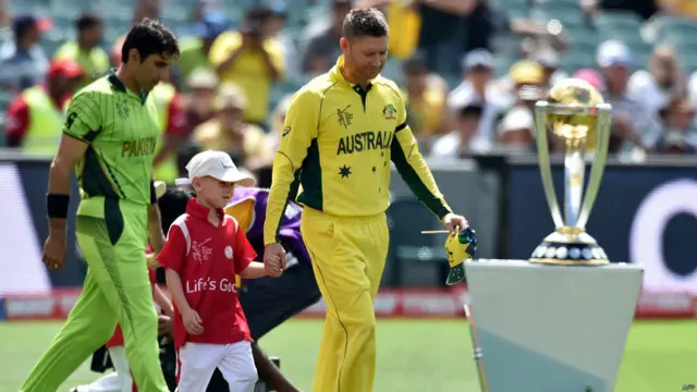 کرکٹ کے 11ویں ورلڈ کپ مقابلوں کا تیسرا کوارٹر فائنل جمعے کو آسٹریلیا اور پاکستان کے مابین کھیلا گیا