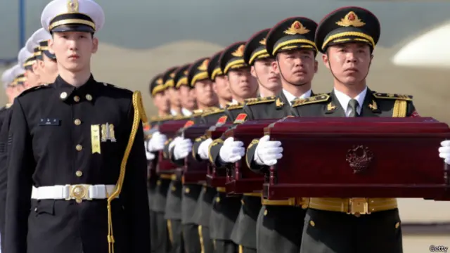 韩国和中国星期五（3月20日）上午在仁川国际机场举行仪式，韩方向中方归还了68具遗骸中国志愿军遗骸。