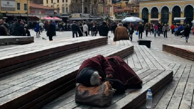 ملايين اليونانيين تأثروا بشدة بسبب إجراءات خفض الإنفاق الصارمة التي فرضتها الحكومة السابقة