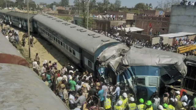 印度列车出轨现场