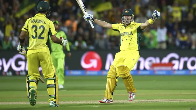 آسٹریلیا نے پاکستان کو چھ وکٹوں سے شکست دے کر سیمی فائنل میں جگہ بنا لی۔آسٹریلیا نے 214 رنز کا مطلوبہ ہدف 34ویں اوور میں حاصل کر لیا۔سیمی فائنل میں آسٹریلوی ٹیم 26 مارچ کو سڈنی میں دفاعی چیمپیئن بھارت کا سامنا کرے گی جو اب تک ٹورنامنٹ میں ناقابلِ شکست ہے۔