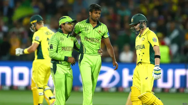 پاکستان کے لیے وہاب ریاض نے دو وکٹیں لیں جبکہ سہیل خان اور احسان عادل نے ایک ایک وکٹ لی۔