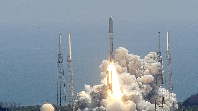 اٹلس فائیو نامی راکٹ کیپ کارنیوال ایئر فورس سٹیشن سے خراب موسم کے باعث تین دن کی تاخیر سے روانہ ہوا