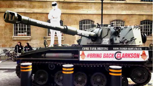 Стиг на самоходке у здания Би-би-си