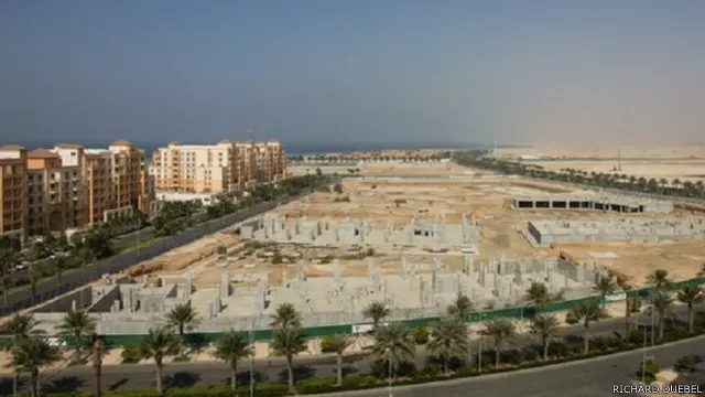 المهندس المعماري البريطاني نورمان فوستر صمم محطة الحرمين للسكك الحديدية
