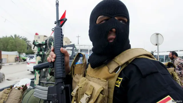 متطوع في الحشد الشعبي يتوجه للمشاركة في قتال تنظيم "الدولة الاسلامية"