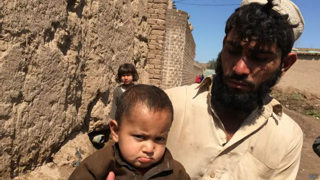 زین اللہ اور اس کا خاندان بھی کئی برسوں تک اپنے بچوں کو پولیو کے قطرے پلانے سے انکار کرتا رہا ہے