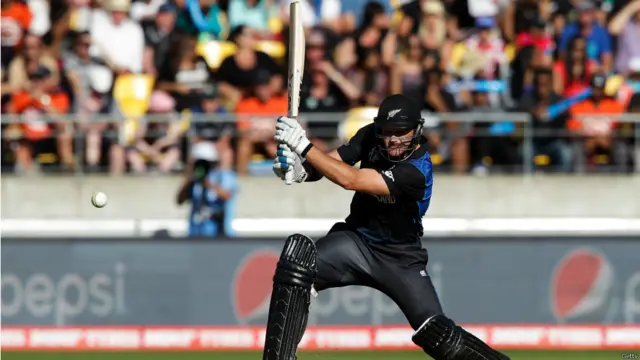 نیوزی لیند کے آل راؤنڈ کوری انڈرسن 15 رنز بنا کر آؤٹ ہوئے۔نیوزی لینڈ نے ویسٹ انڈیز کو 143 رنز سے شکست دے کر سیمی فائنل میں جگہ بنا لی۔